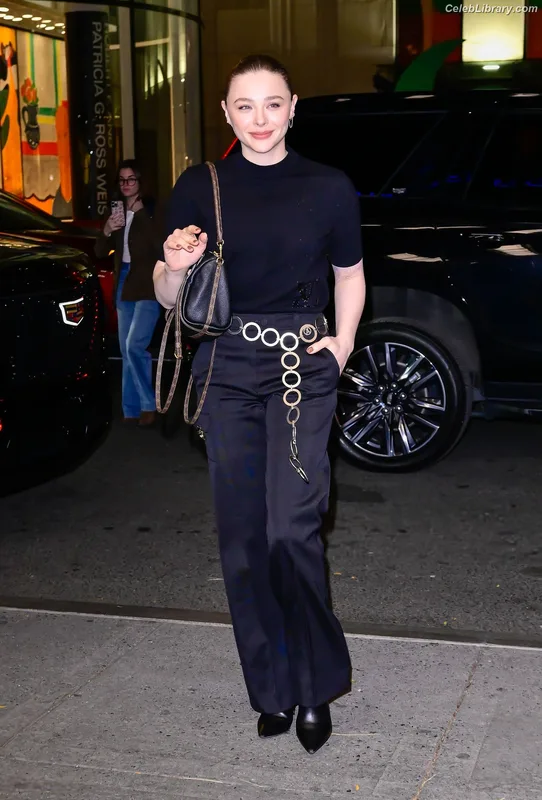 Chloë Grace Moretz photo 22 of 1749