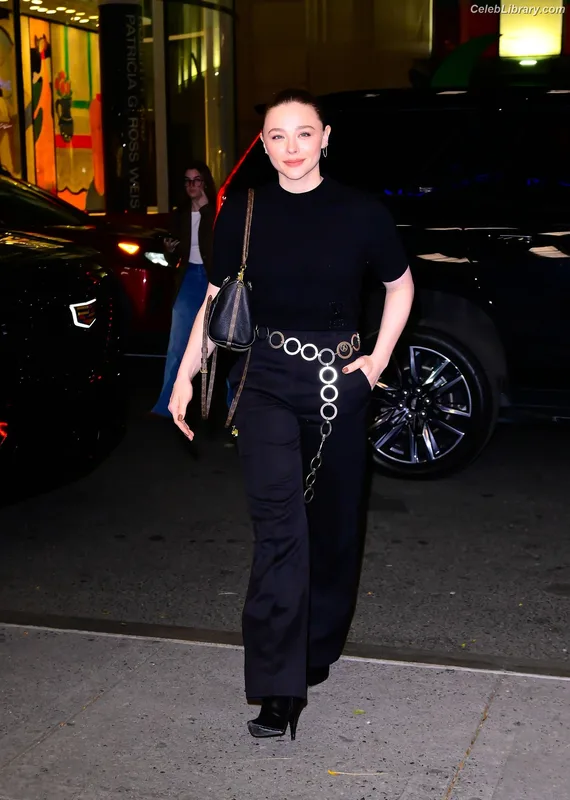 Chloë Grace Moretz photo 2 of 1749