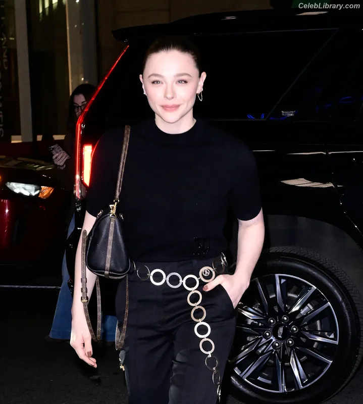 Chloë Grace Moretz photo 6 of 1749