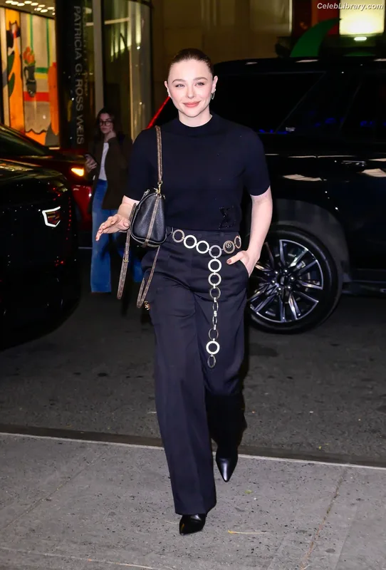 Chloë Grace Moretz photo 7 of 1749