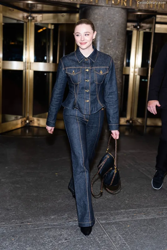 Chloë Grace Moretz photo 11 of 1749