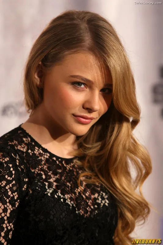 Chloë Grace Moretz photo 18 of 1749