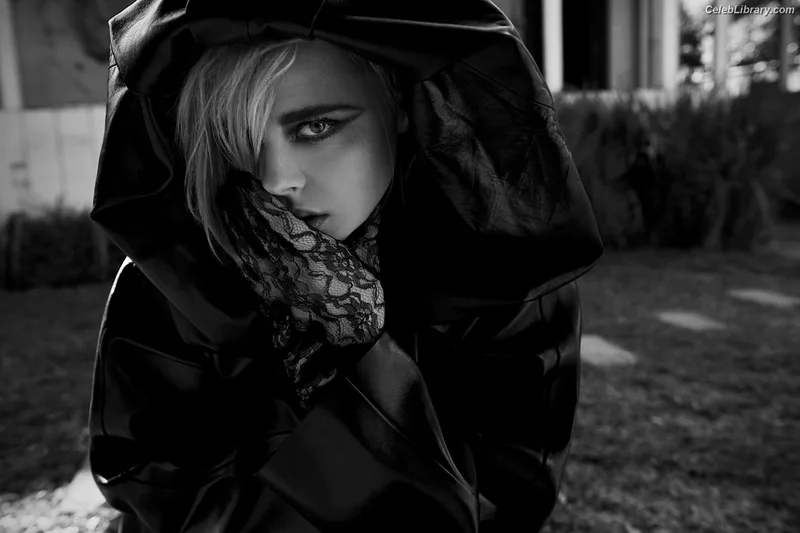 Chloë Grace Moretz photo 22 of 1749