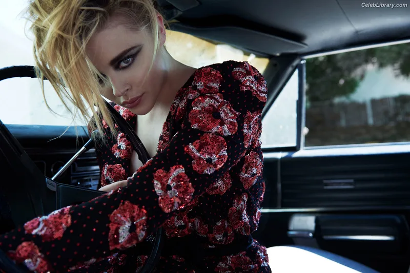 Chloë Grace Moretz photo 24 of 1749