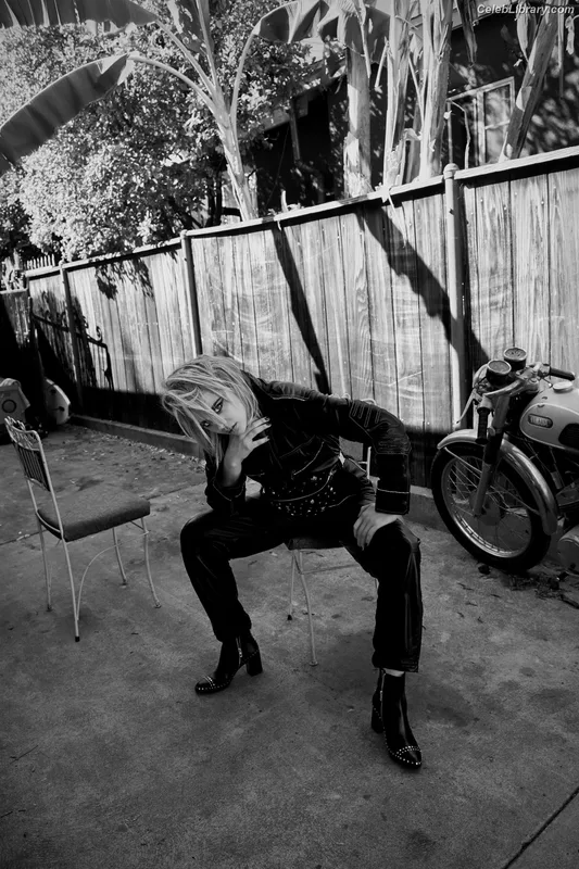 Chloë Grace Moretz photo 1 of 1749