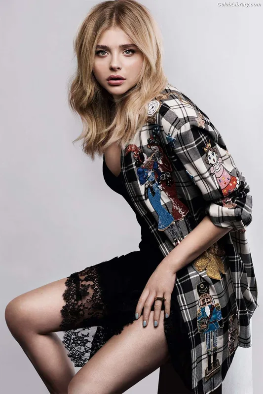Chloë Grace Moretz photo 3 of 1749