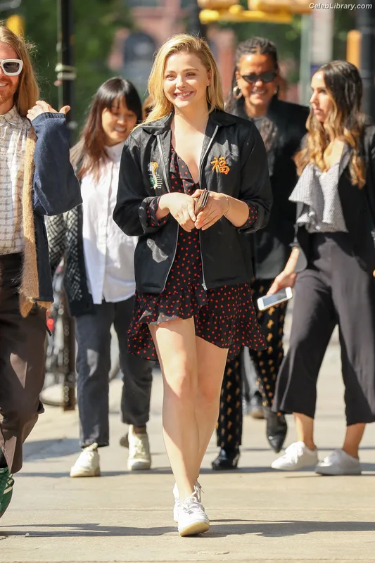 Chloë Grace Moretz photo 10 of 1749