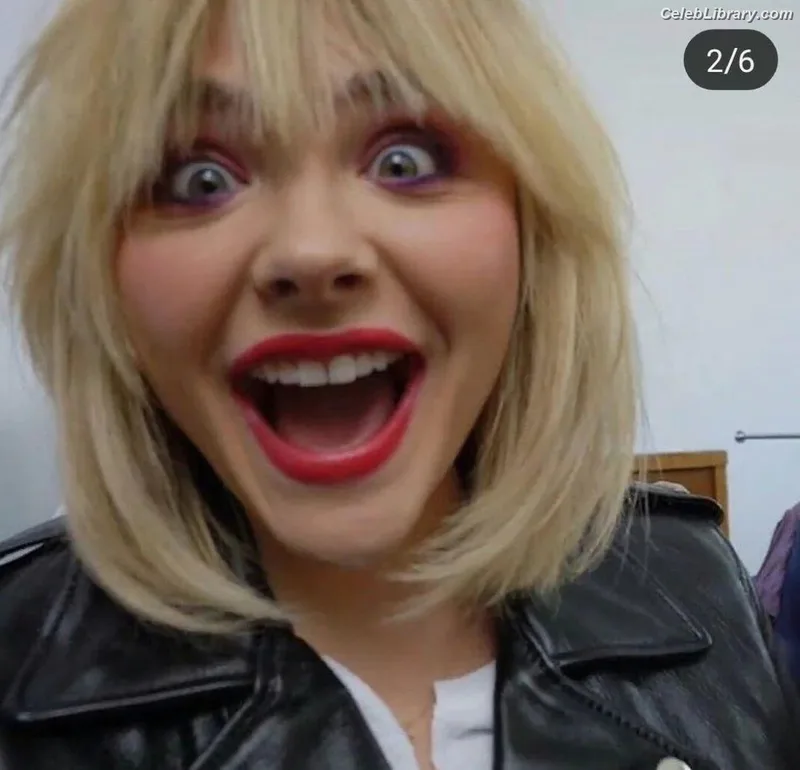 Chloë Grace Moretz photo 23 of 1749