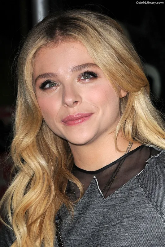 Chloë Grace Moretz photo 12 of 1749