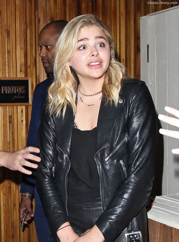 Chloë Grace Moretz photo 2 of 1749
