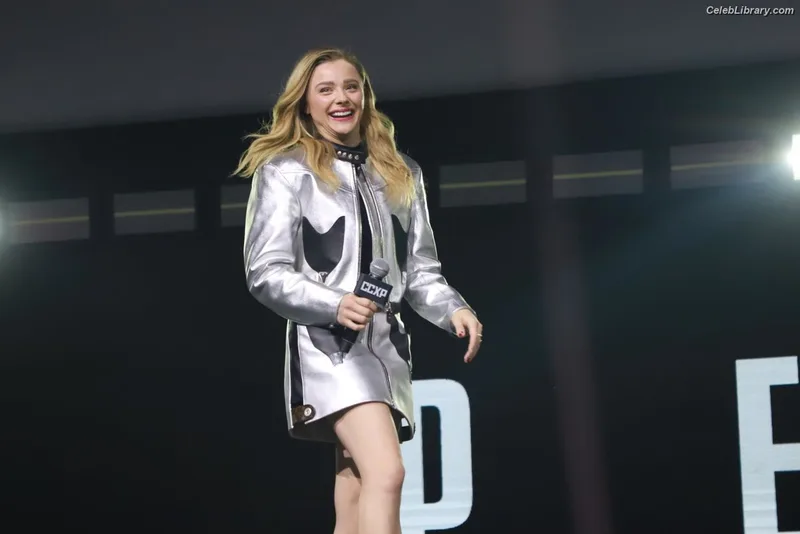 Chloë Grace Moretz photo 15 of 1749