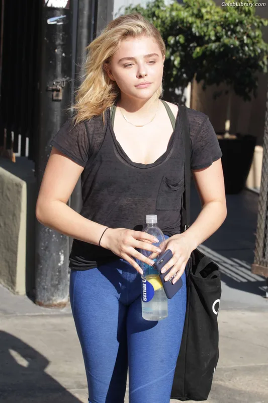 Chloë Grace Moretz photo 23 of 1749