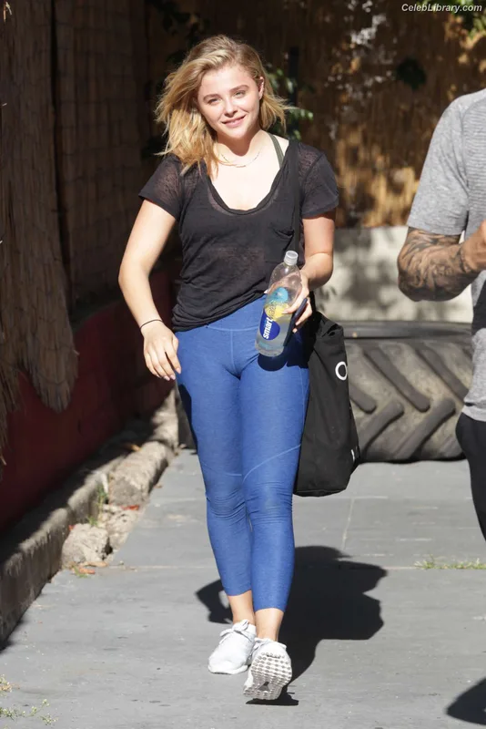 Chloë Grace Moretz photo 5 of 1749