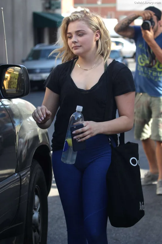 Chloë Grace Moretz photo 7 of 1749