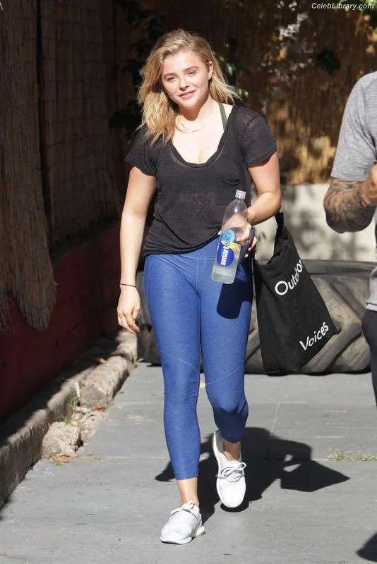 Chloë Grace Moretz photo 14 of 1749