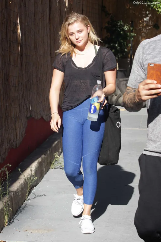 Chloë Grace Moretz photo 15 of 1749