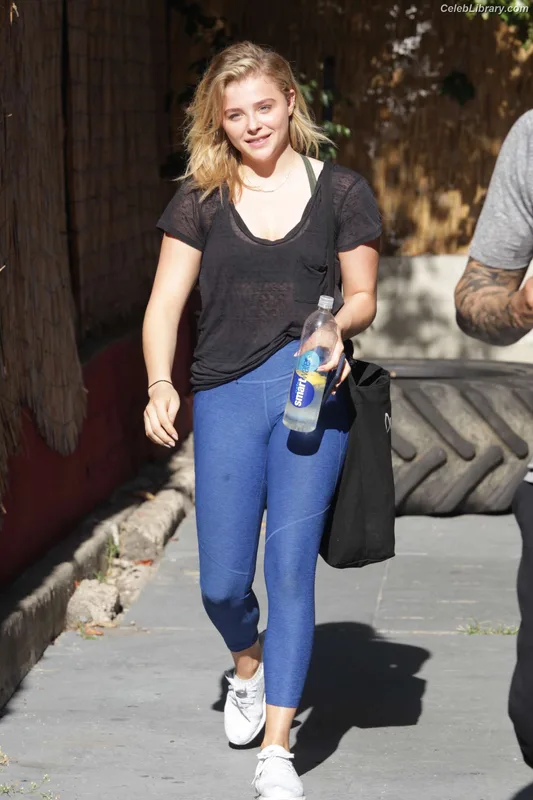 Chloë Grace Moretz photo 16 of 1749