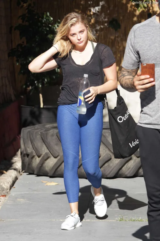 Chloë Grace Moretz photo 18 of 1749