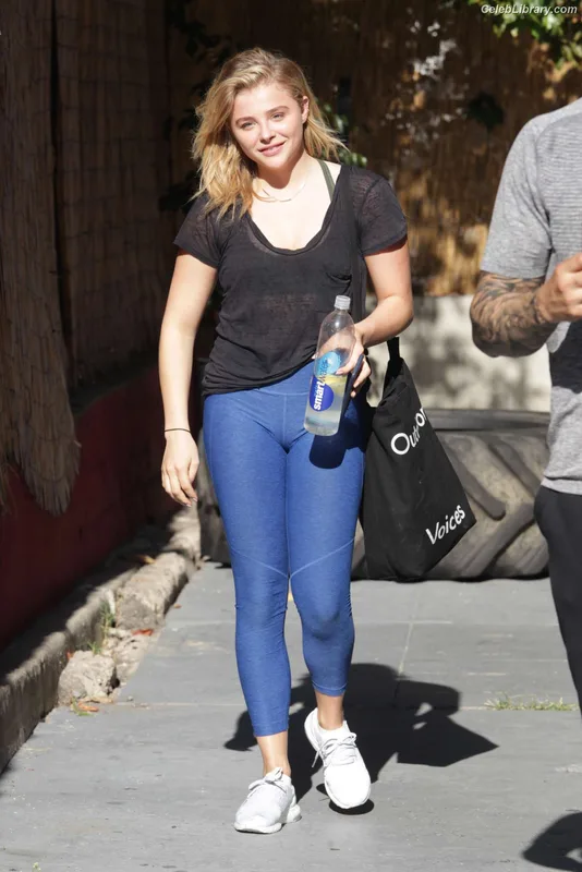 Chloë Grace Moretz photo 19 of 1749