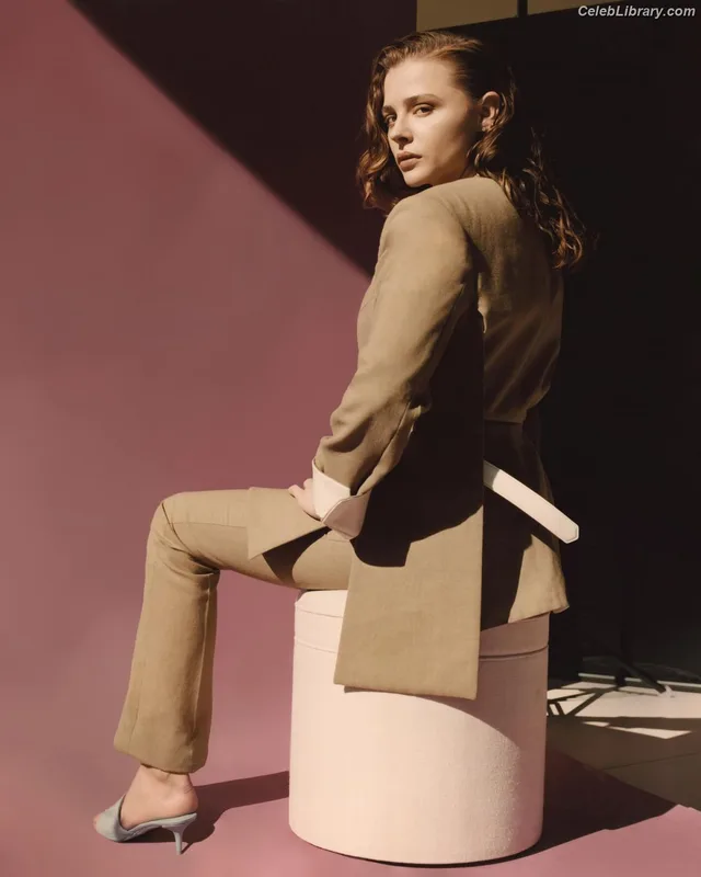 Chloë Grace Moretz photo 21 of 1749