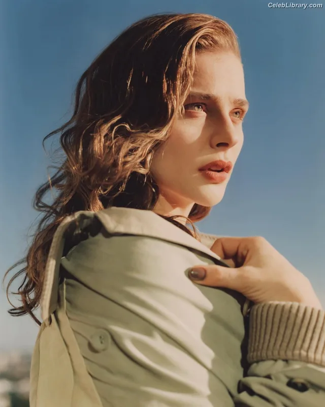 Chloë Grace Moretz photo 23 of 1749