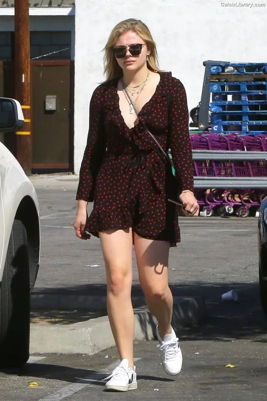 Chloë Grace Moretz photo 24 of 1749
