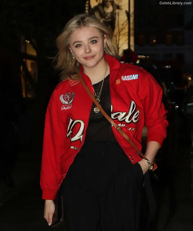 Chloë Grace Moretz photo 8 of 1749