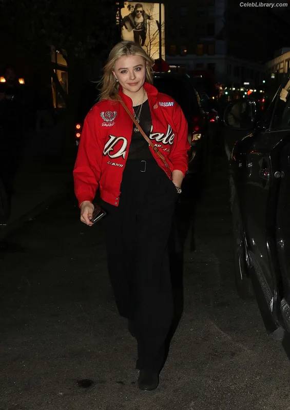 Chloë Grace Moretz photo 9 of 1749