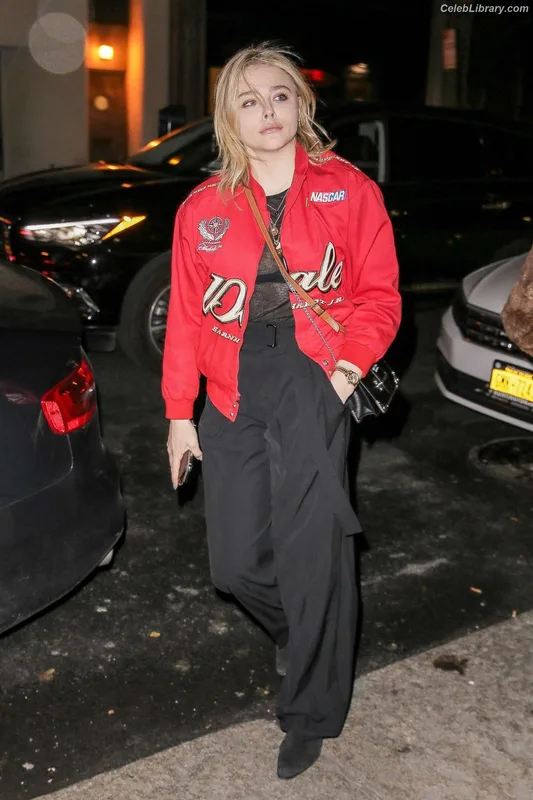 Chloë Grace Moretz photo 12 of 1749