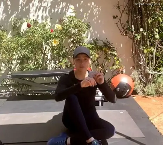 Chloë Grace Moretz photo 1 of 1749