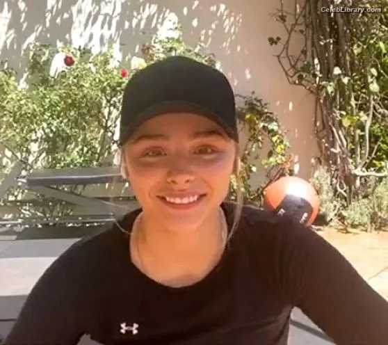 Chloë Grace Moretz photo 2 of 1749