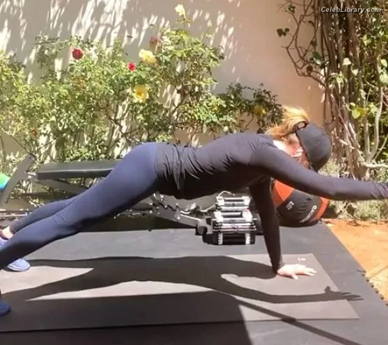 Chloë Grace Moretz photo 11 of 1749