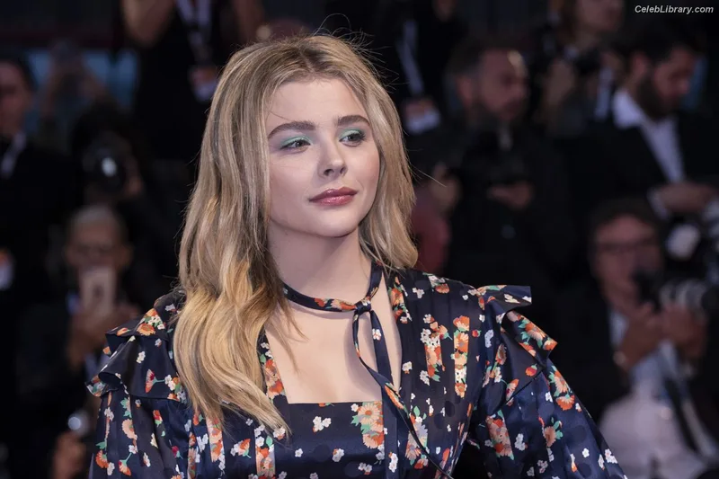 Chloë Grace Moretz photo 17 of 1749