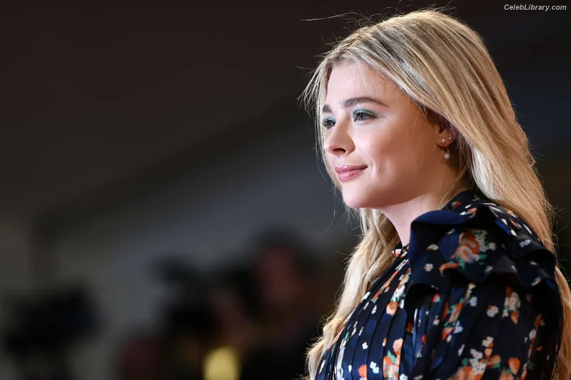 Chloë Grace Moretz photo 21 of 1749