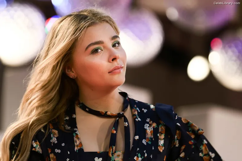 Chloë Grace Moretz photo 22 of 1749