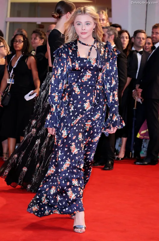Chloë Grace Moretz photo 1 of 1749
