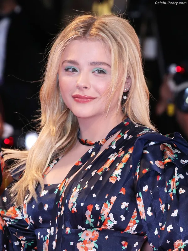 Chloë Grace Moretz photo 4 of 1749