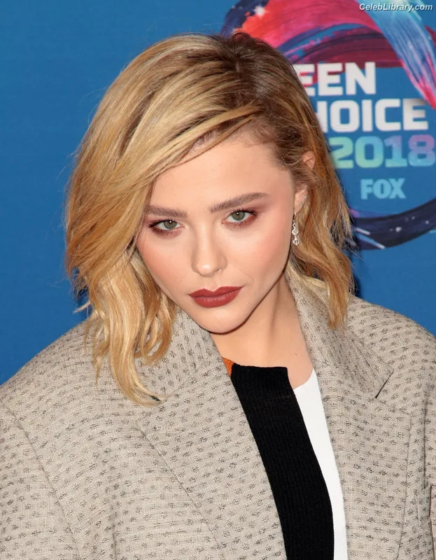 Chloë Grace Moretz photo 7 of 1749
