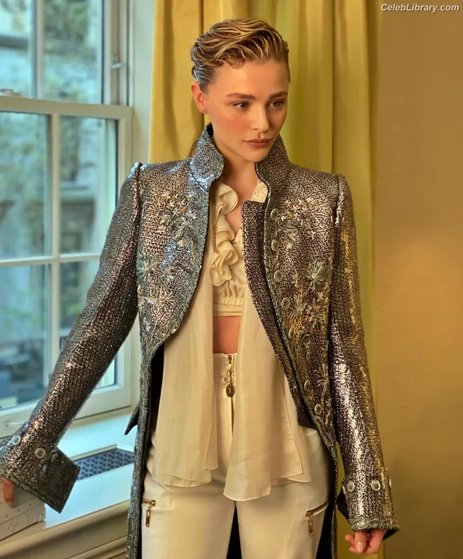 Chloë Grace Moretz photo 4 of 1749