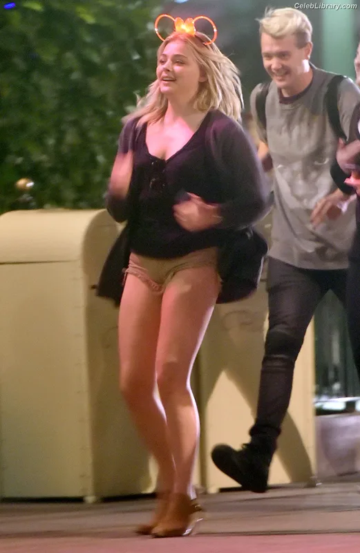 Chloë Grace Moretz photo 8 of 1749