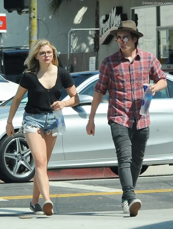 Chloë Grace Moretz photo 21 of 1749