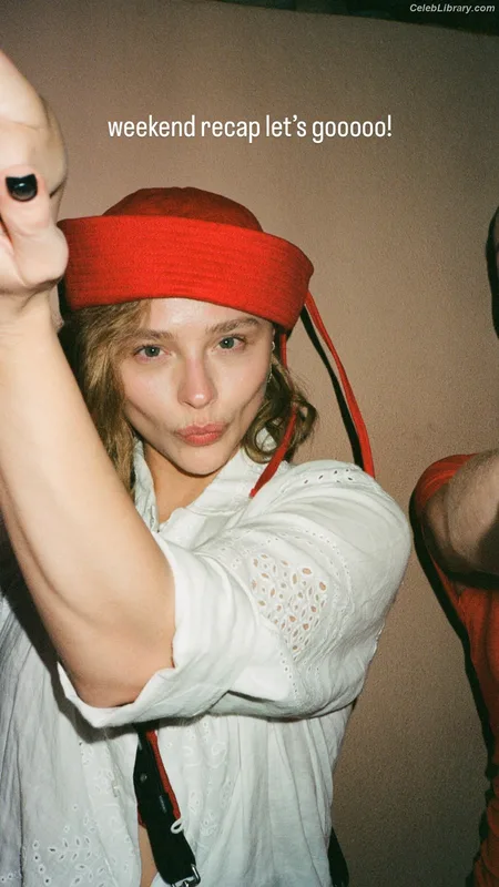 Chloë Grace Moretz photo 12 of 1749
