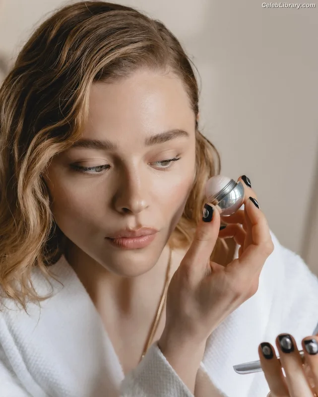 Chloë Grace Moretz photo 15 of 1749