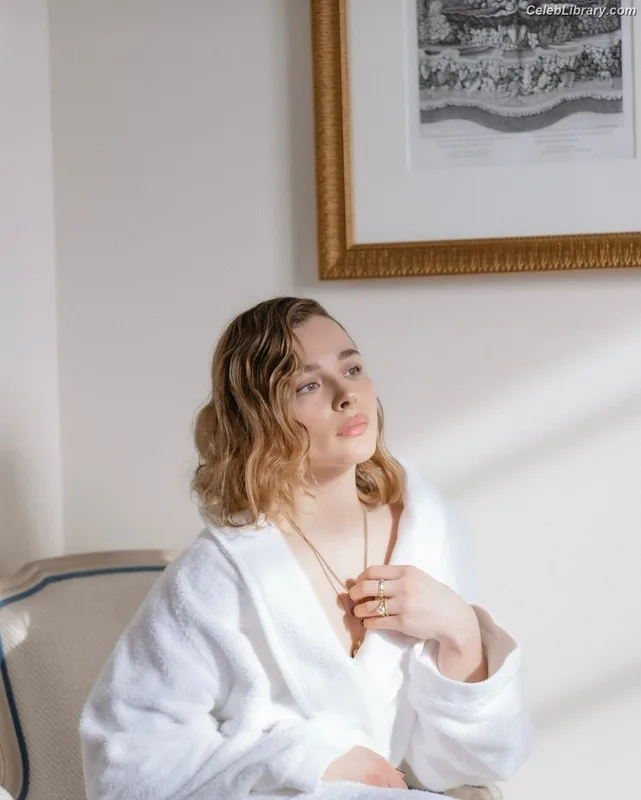 Chloë Grace Moretz photo 17 of 1749