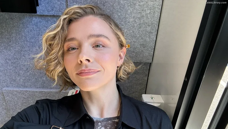 Chloë Grace Moretz photo 19 of 1749