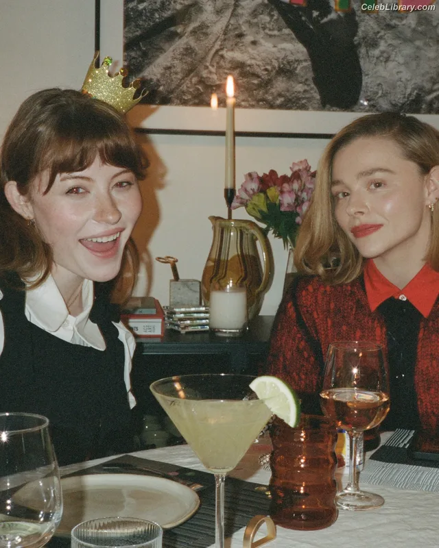 Chloë Grace Moretz photo 3 of 1749