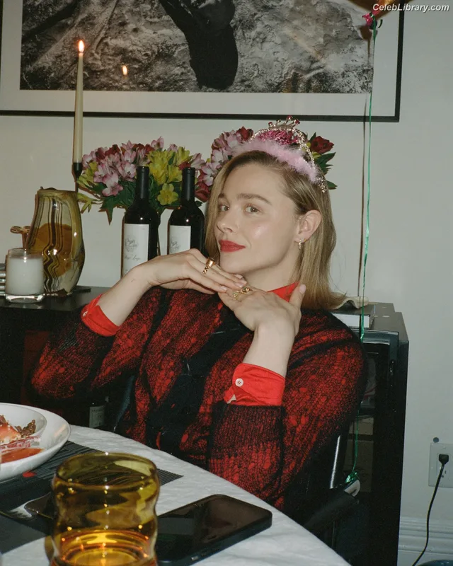 Chloë Grace Moretz photo 4 of 1749