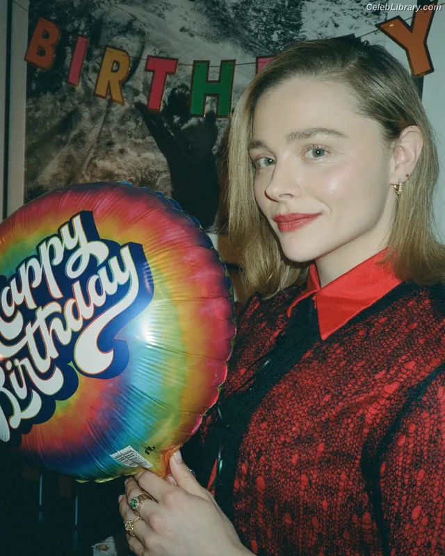Chloë Grace Moretz photo 6 of 1749