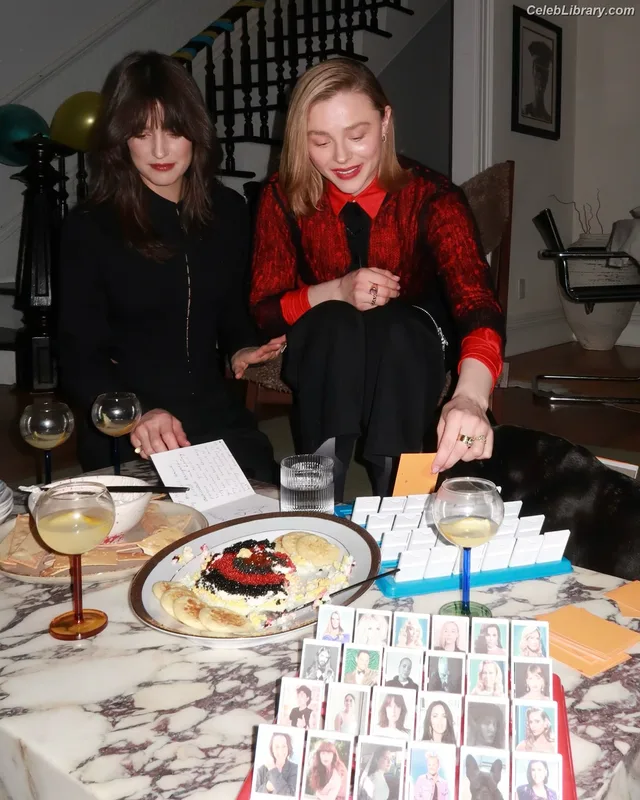 Chloë Grace Moretz photo 7 of 1749