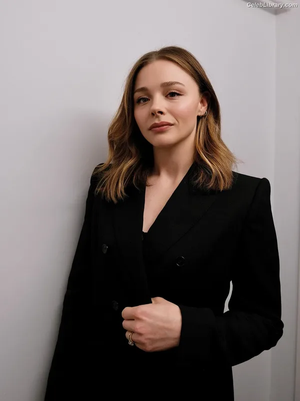Chloë Grace Moretz photo 17 of 1749